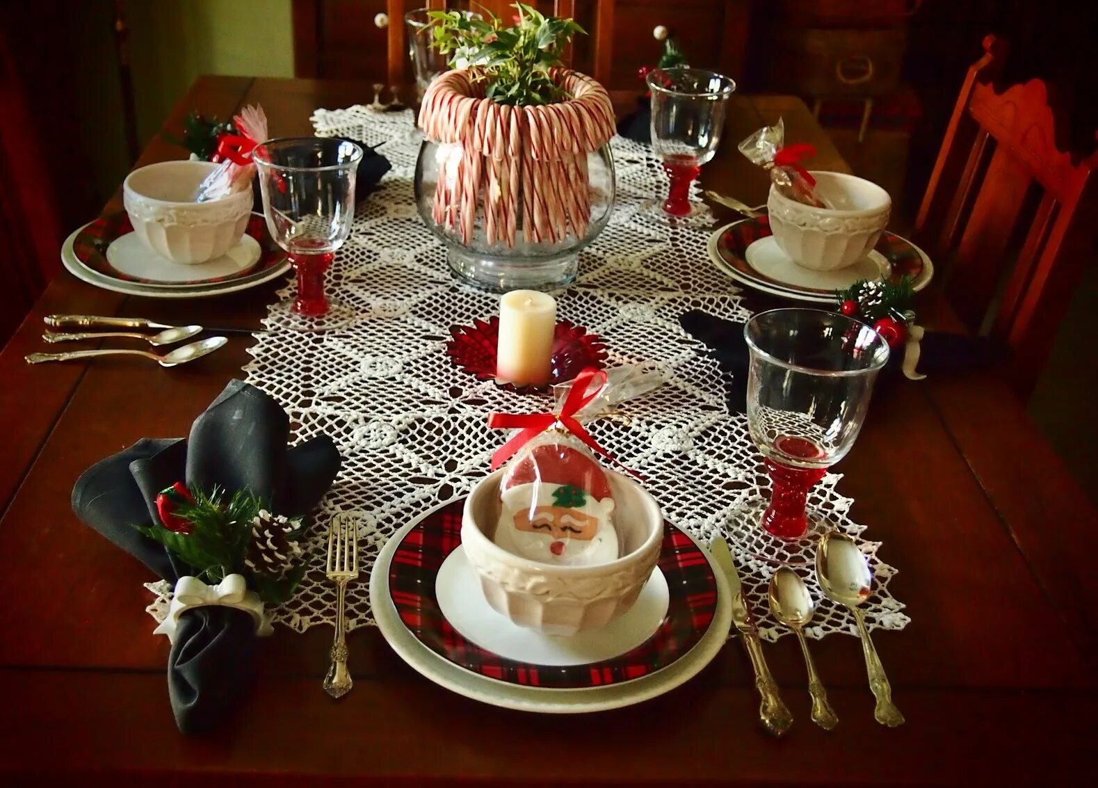 Украшение стола на свадьбу своими руками. Оформить стол своими руками. Оформить стол своими руками. Сервиро новогоднего стола. Декор стола на день рождения.