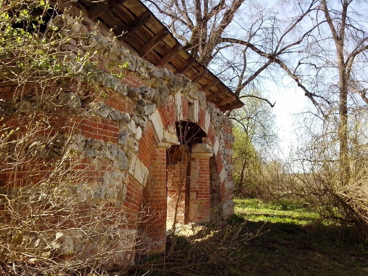 Тарусский р. Храм в Истомино Тарусский район. Усадьба Истомино Калужская область. Усадьба Истомино в Тарусе. Деревня Истомино Тарусский район.