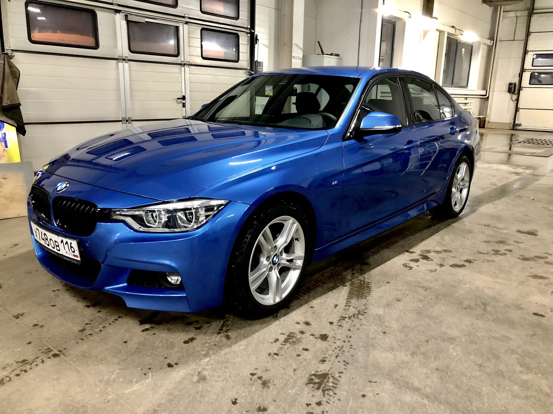 Бмв ф30 320i. BMW 3 f30. BMW f30 Blue. BMW f30 синяя м пакет. BMW 3 f30 синяя.