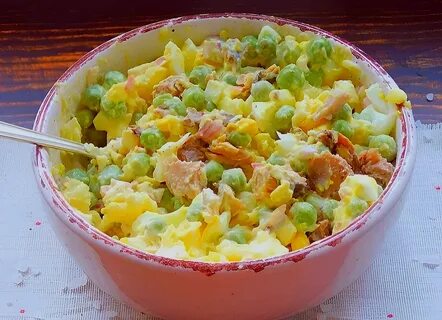 Горошек консервированный с яйцом