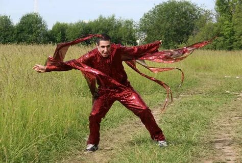 Носит костюм огней 6 букв сканворд