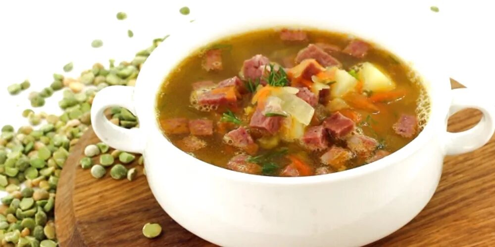 Гороховый суп с копченой колбасой. Гороховый суп с копченостями с колбасой. Гороховый суп с копчеными колбасками. Суп с копченой колбасой.