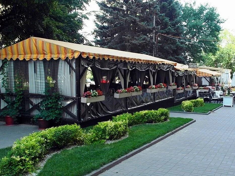 Уличный фудкорт. Открыть кафе в парке. Кафе меркато парк горького. Уличные фудкорты. Парк отель волжский прибой кострома.