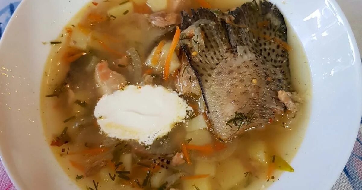 Рыбный суп из головы и хвоста форели. Суп рыбный из хвоста. суп из рыбьих глаз. суп с рыбьим хвостом. рыба с хвостик из.