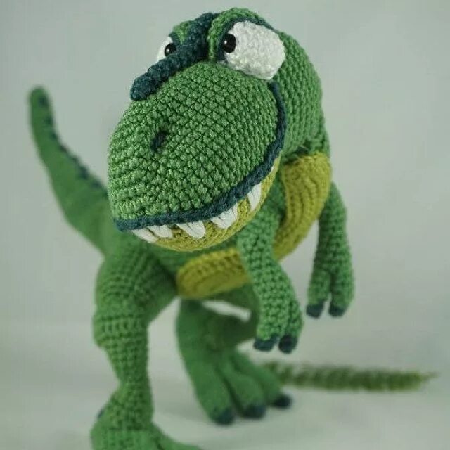 Вязаный динозавр крючком. Динозаврик t rex amigurumi. динозавр тирекс вязаный крючком. t-rex амигуруми. амигуруми динозавр тирекс.