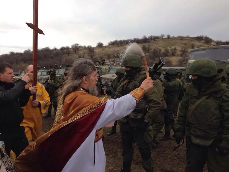 Военный священник. Православный солдат. Православные боевики. Священник на войне. Благослови на войну