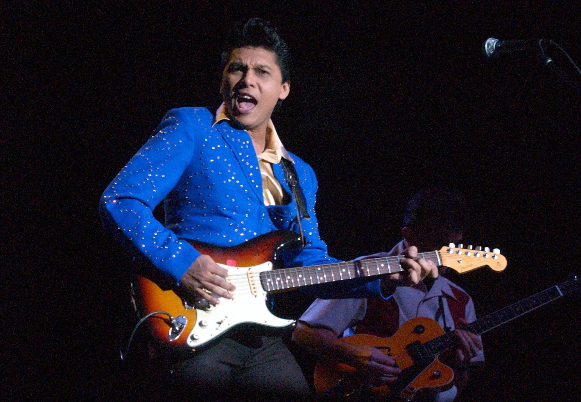 Renata lets dance. Лиа пасодобль. John s dance. Келли фэмили джон 2020. Джон траволта диско.