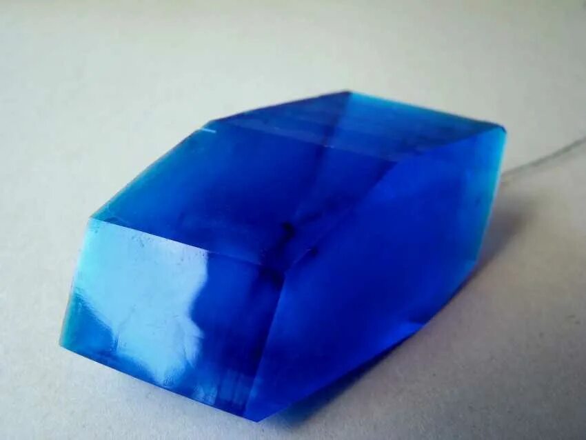 Кристаллы медного купороса монокристалл. Монокристалл кварца. Монокристалл. Монокристаллы и поликристаллы. Монокристалл.