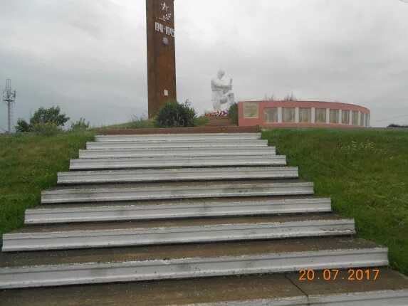 Мемориал славы в Переясловской. Достопримечательности станицы Переясловская. Станица Переясловская Брюховецкий район. Памятник в станице Переясловской Брюховецкого района. Ст переясловская брюховецкого