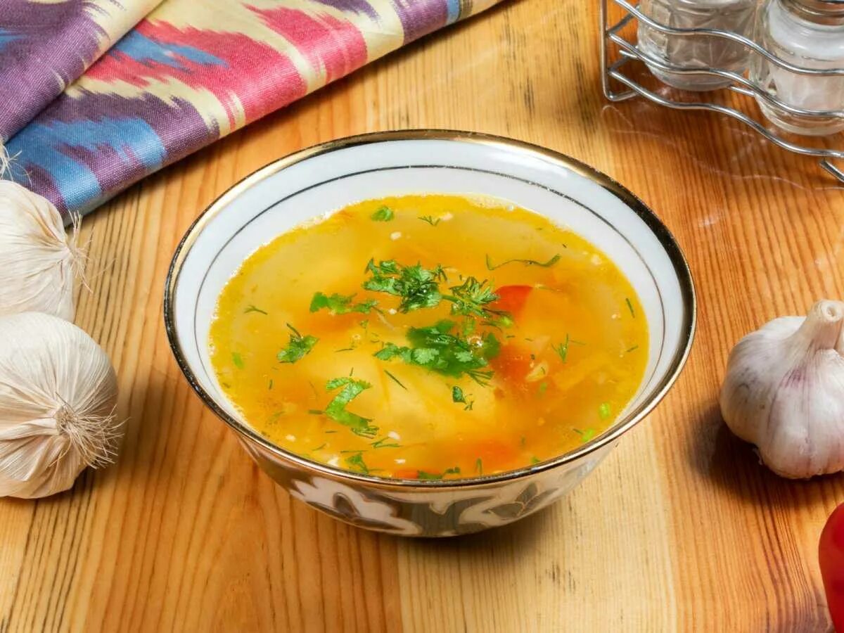 Как приготовить кур бульон. Куриный бульон. натуральный бульон. курочка домашняя на бульон. золотистый куриный еврейский бульон.