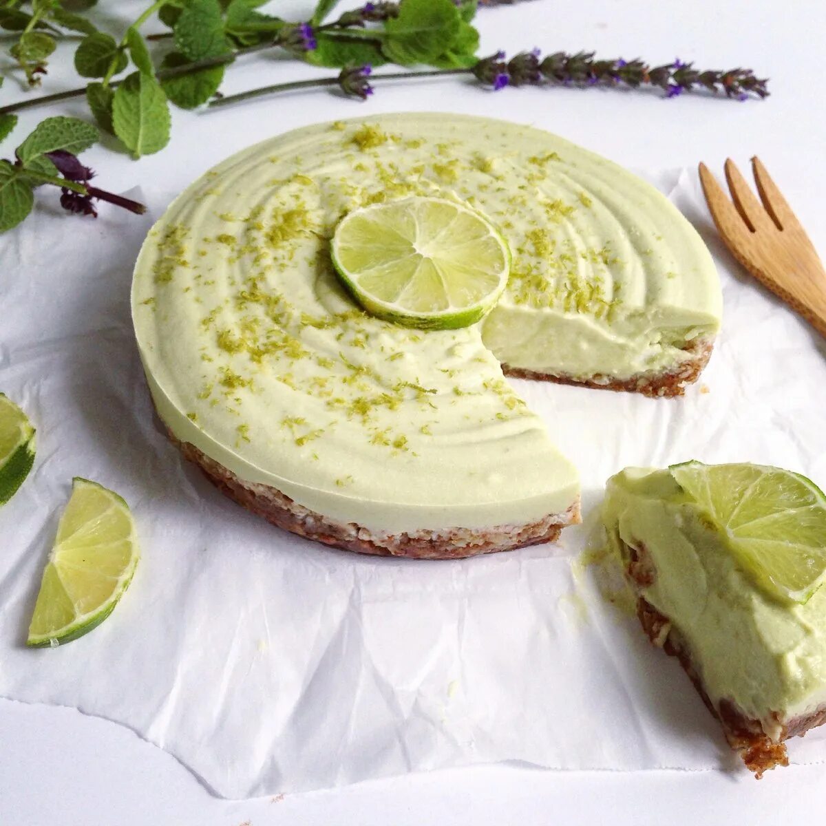 Лаймовый пирог. Лаймовый Пай. Key Lime pie. Лаймовый пирог американский. Пирог с лаймом.