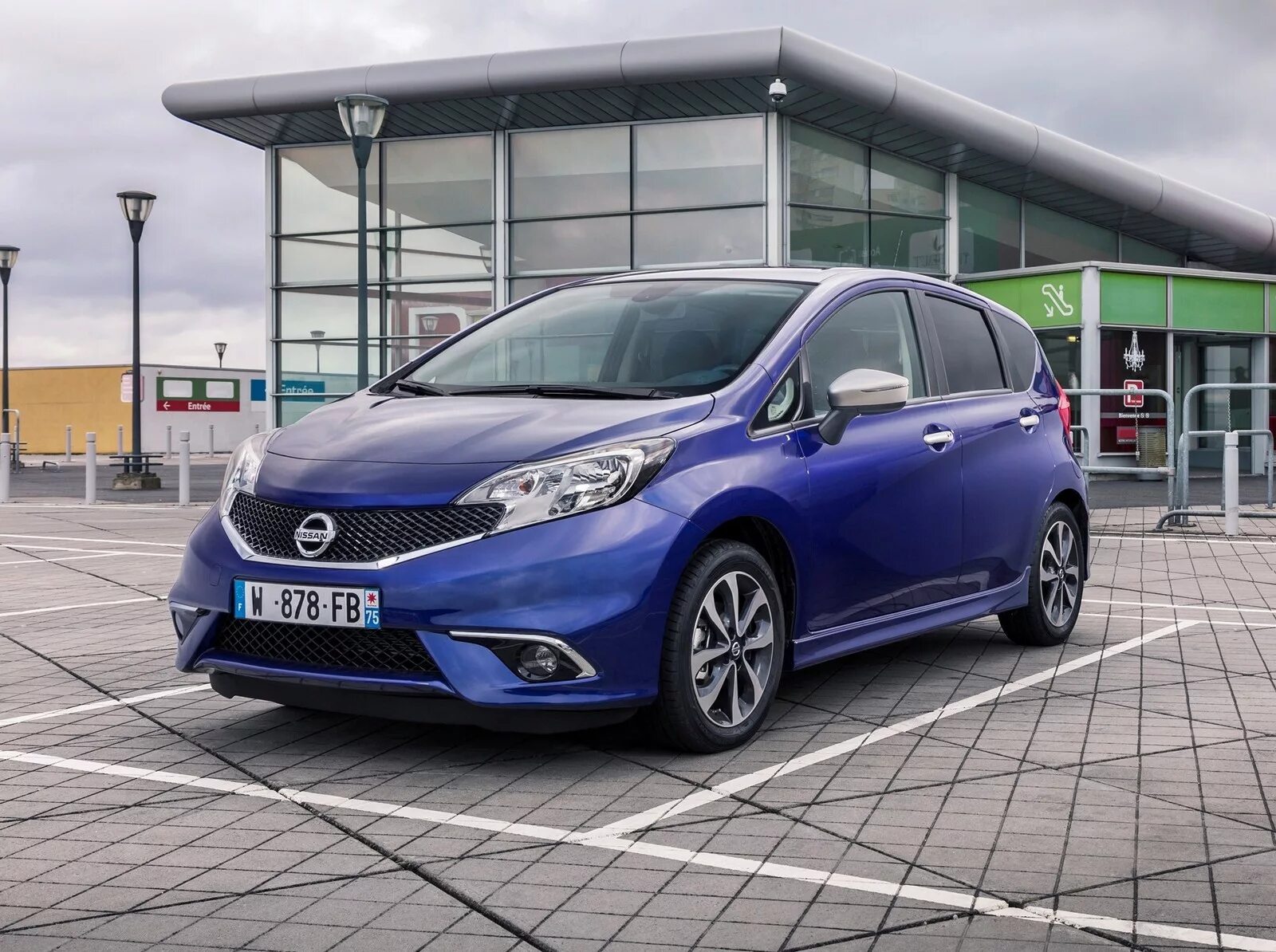 Ниссан ноут е12 размер. Nissan Note. Ниссан ноут е13. Nissan Note 2016 Sport. Ниссан ноут 2023.