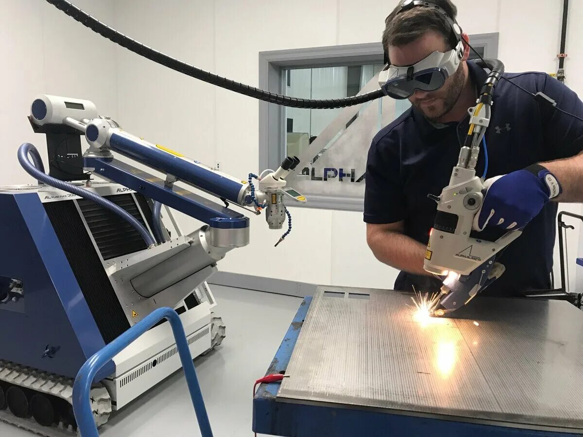 Лазерная сварка. Лазерная сварка Weld. Лазерная сварка Ласер Велдинг. Наплавочный аппарат Alpha Laser. Сварка металла HSG Laser.