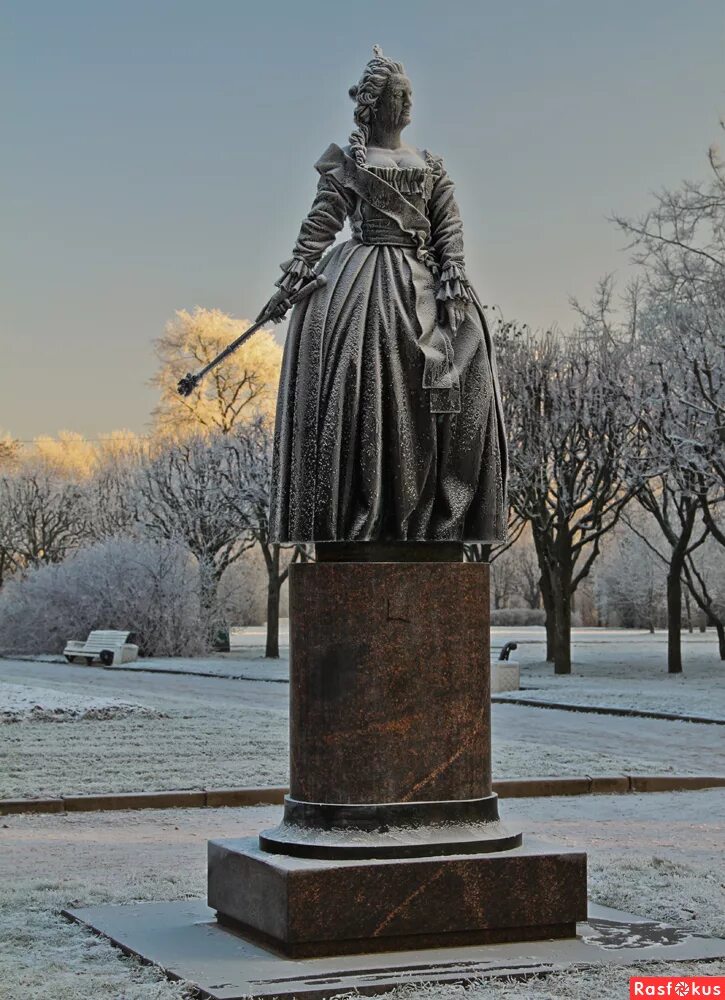 Памятник а. Памятник пушкину в царскосельском лицее. Город пушкин памятник пушкину. Памятник пушкину в тирасполе, бендерах. Памятник пушкину в царском селе.