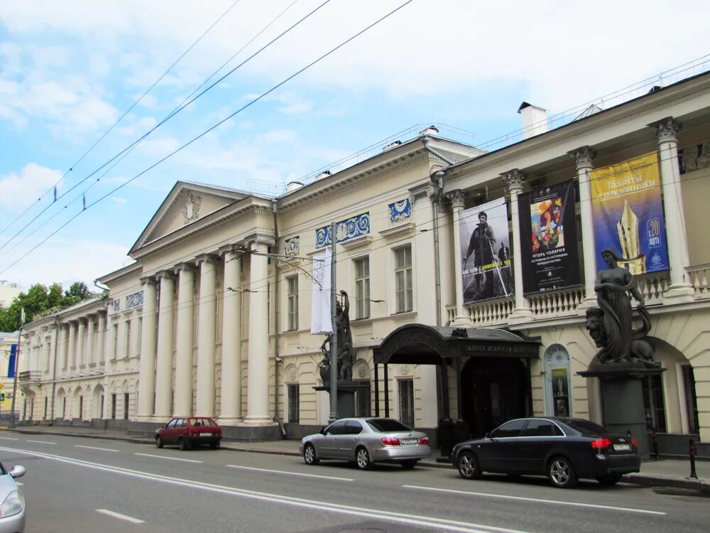 Дом князя долгорукова в москве. Палаты долгорукова колпачный переулок. Особняк варвары васильевны долгоруковой. Дом долгоруковых. Выставочные залы российской академии художеств москва пречистенка 21.