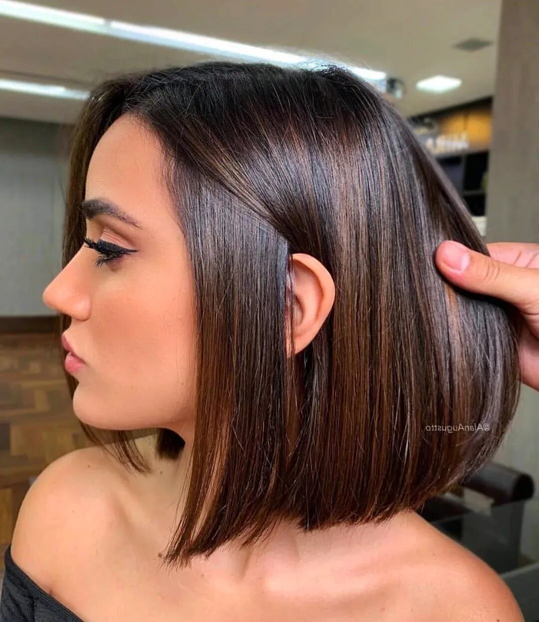 Балаяж на короткие волосы каре. Балаяж на темные волосы боб каре. Балаяж молочный шоколад каре. Брондирование на каре. Шатуш на боб каре.