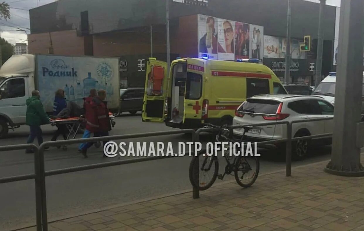 В Самаре сбили пешехода на Ракитовском шоссе. Сбили человека в Самаре сегодня на Московском шоссе. Человека сбила машина новости Самара в субботу.