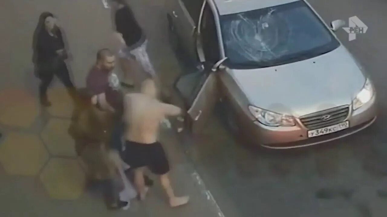 Мам я машину разбил. Дети справляют нужду во дворе. Мам я машину разбил. Мам я машину разбил. Школьники разбили машину шевроле.