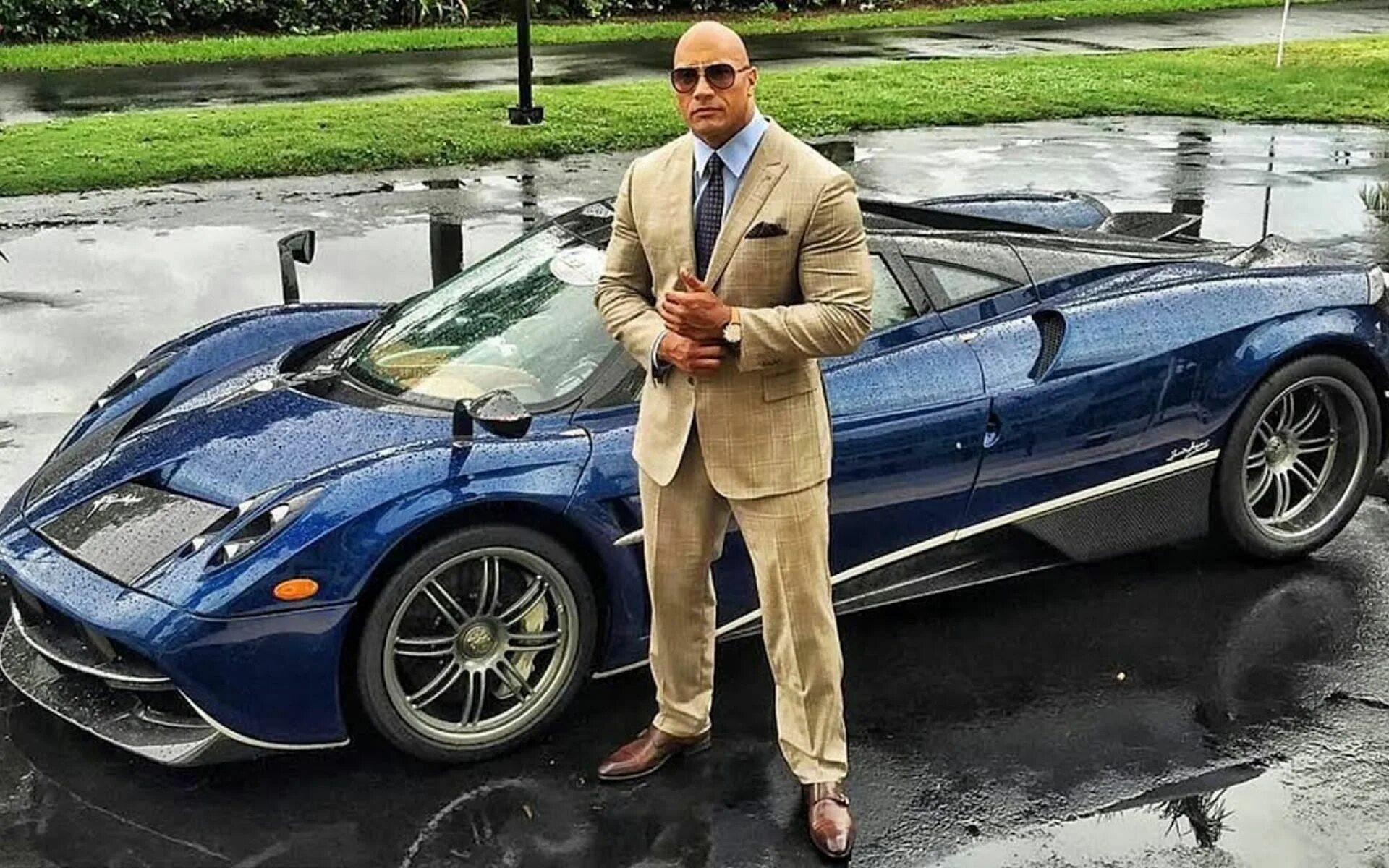 Дуэйн Джонсон car. Dwayne Johnson Pagani Huayra. Пагани машина Дуэйна Джонсона. Джейсон Стэтхэм Феррари.