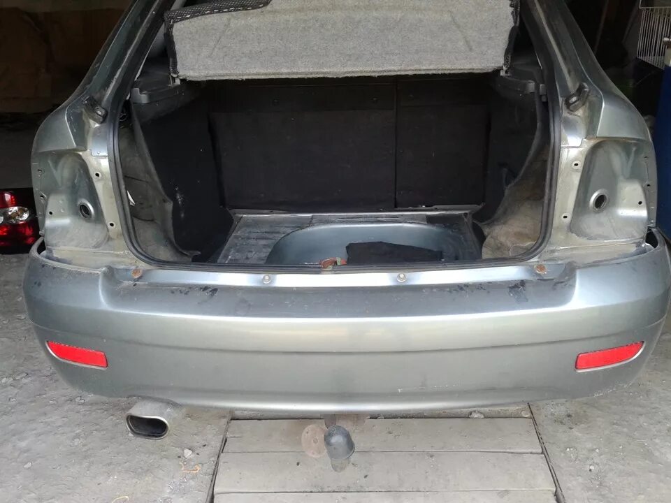 Снятие заднего бампера - Lada Приора хэтчбек, 1,6 л, 2008 года своими руками DRI