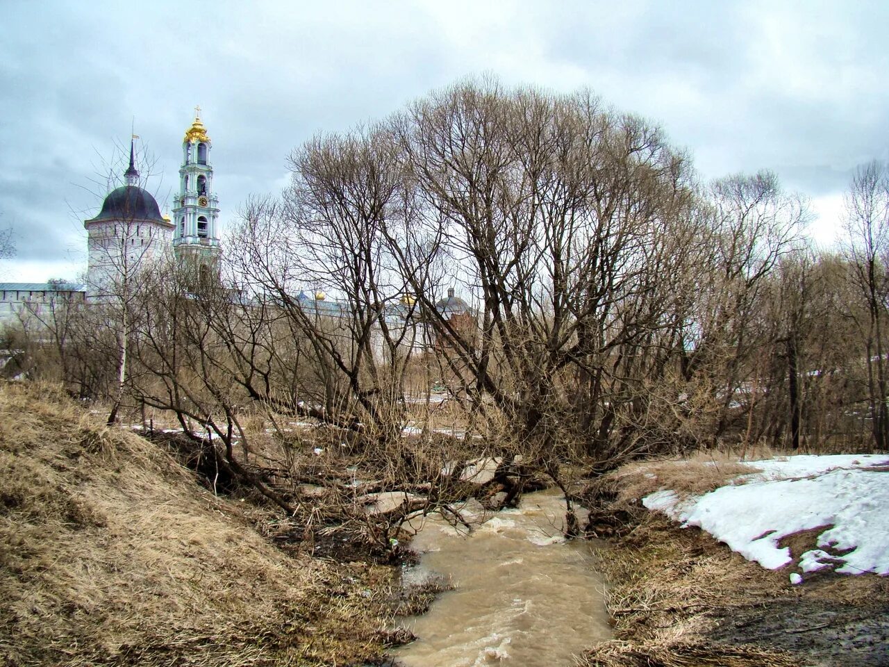 Подслушка посад. Сергиев посад весной. сергиев посад в апреле.