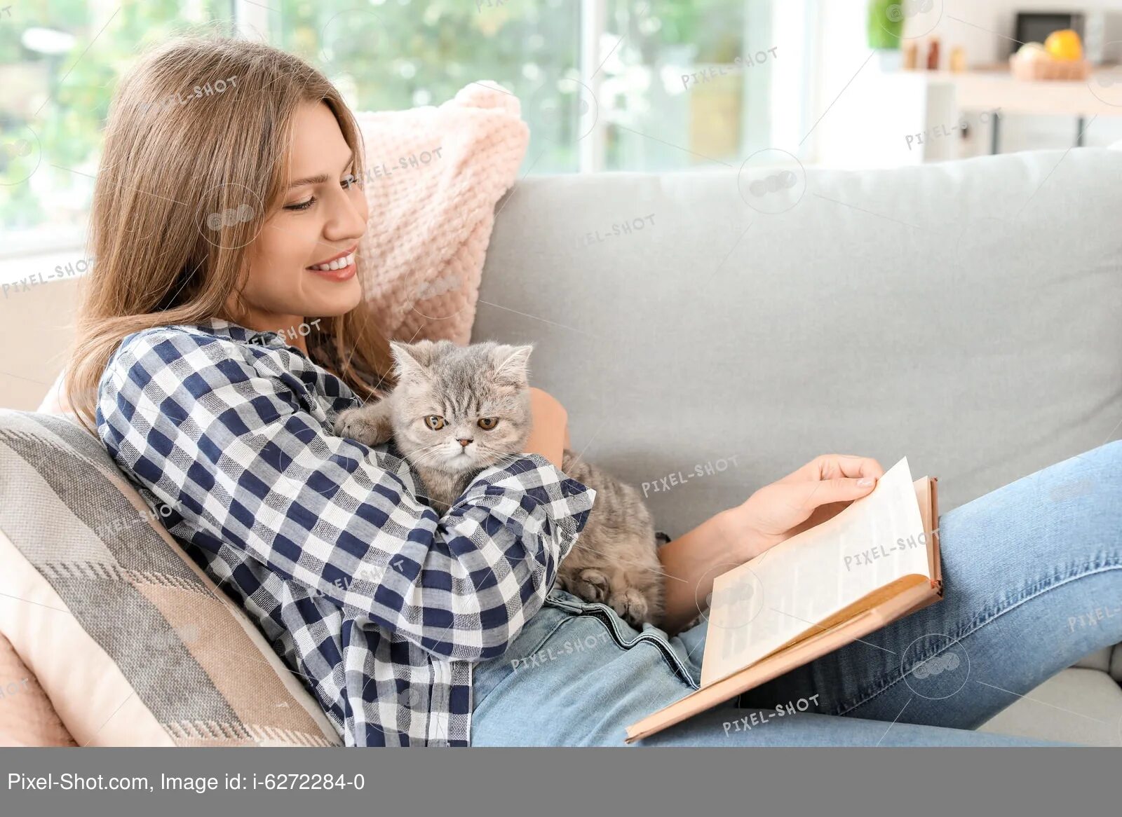 Фотопроект маленькая девочка и кот том от andy prokh. Котик с книжкой. Коты читают книги. Кот читает. Котик с книжкой.