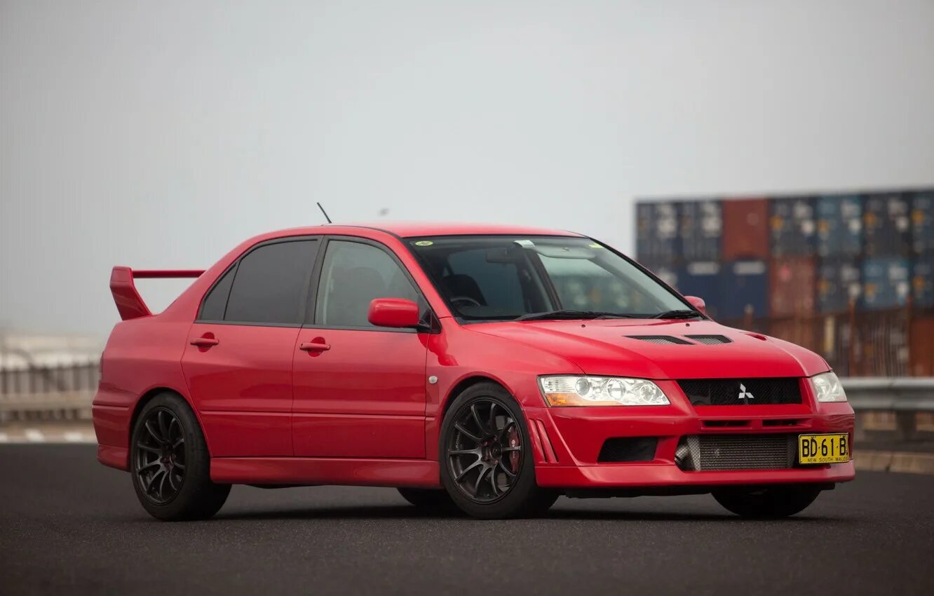 Эва митсубиси. Митсубиси Эволюшн 9. Лансер 9 Эволюшн. Mitsubishi Lancer 8 EVO Red. Митсубиси Лансер Эволюшн 9 красный.