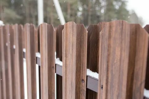 Штакетник под дерево