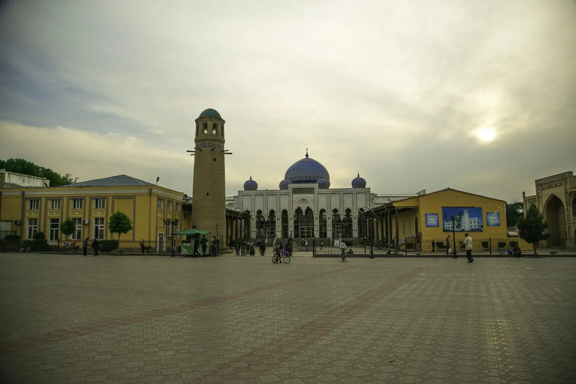 город худжанд таджикистан. худжанд достопримечательности. таджикистан город худжанд спитаменский район. чита худжанд. туристы в худжанде.