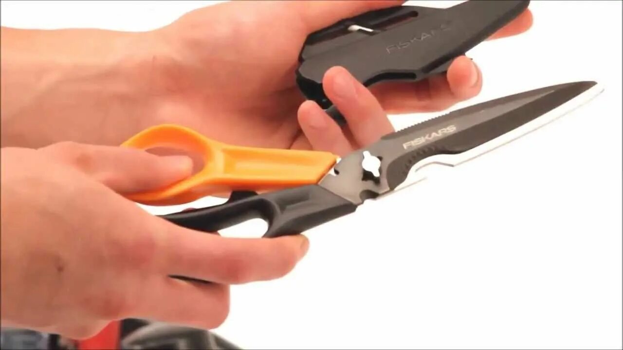 Мультитул фискарс. Фискарс техника nozhnitsy. Fiskars ножницы 8195fr. Стенд fiskars. Fiskars ножницы универсальные.