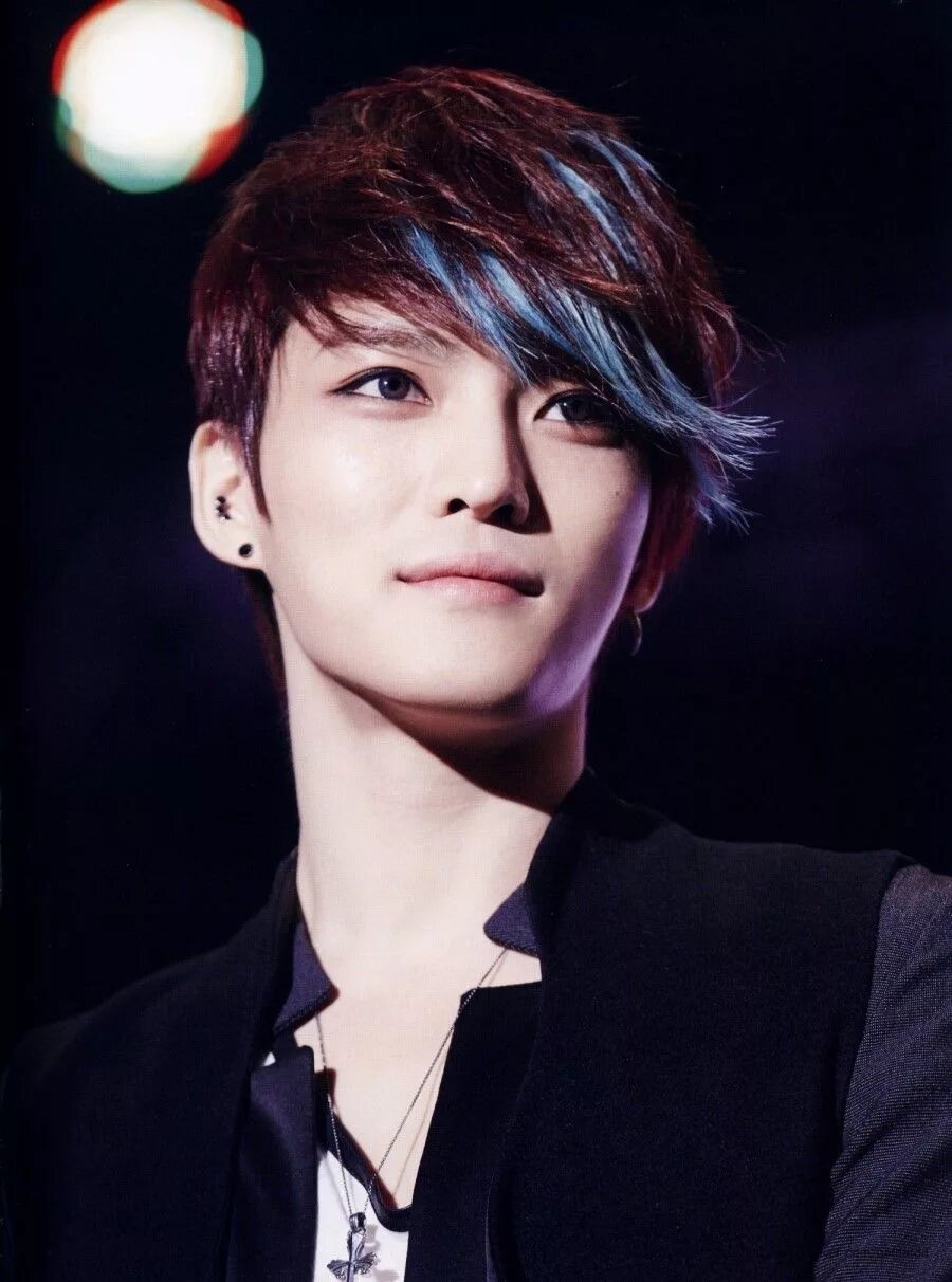 Kim seok jin 2022. Популярный корейский певец. Чжэ чжун. Популярный корейский певец. Ким джэджун блондин.