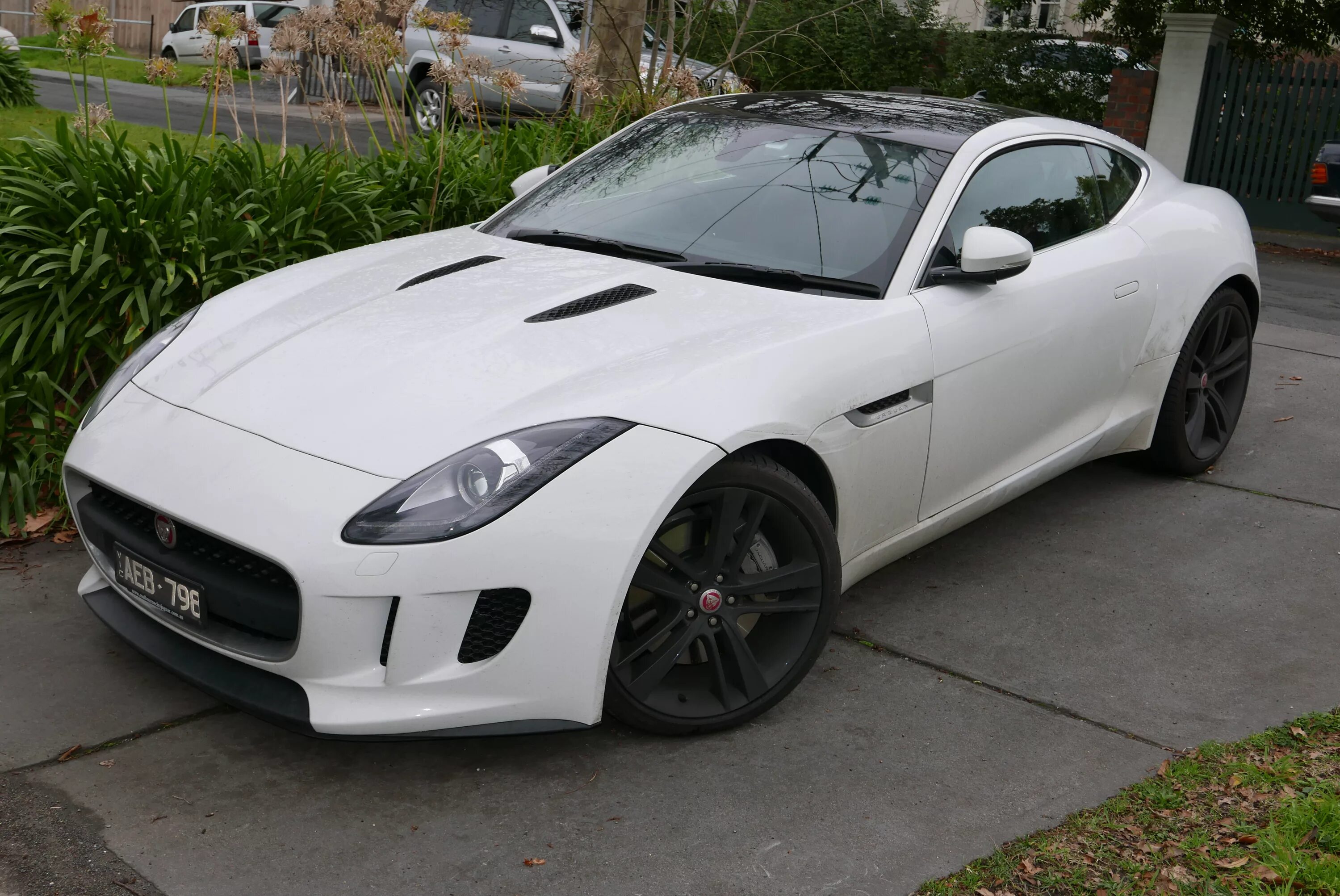 White type. Jaguar f Type 2015 White. Jaguar f-Type 2014. Jaguar f-Type x152. Jaguar f Type s 2015.
