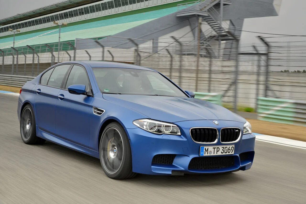 Бмв ф 10 м. Бмв м5 ф10. bmw m5 f10. bmw m5 f10 2014. bmw m5 f10 2016.