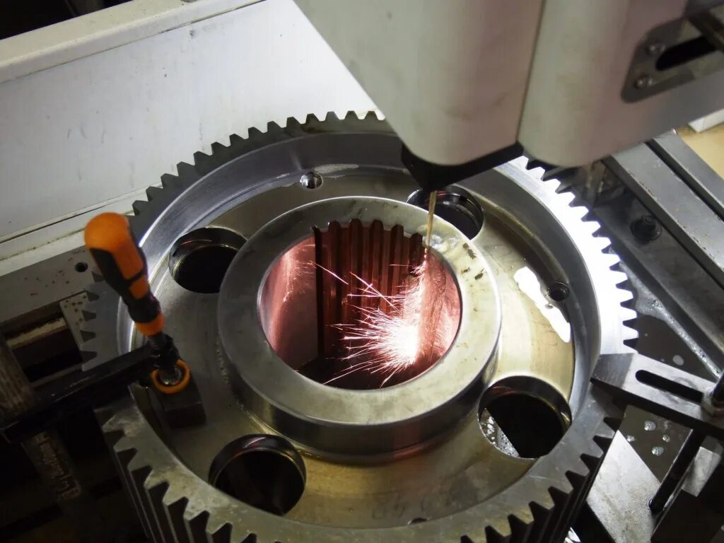 Приспособления для электроэрозионных станков. Станок электроэрозионной резки. Электроэрозия (электроискровой метод). Станок электроэрозионной резки. Электроэрозия mitsubishi 1200r.