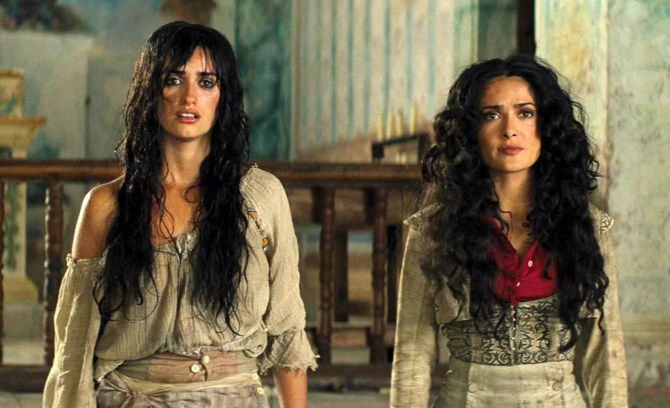 Пенелопа крус и сальма хайек бандитки. Бандитки фильм 2006. Пенелопа крус и сальма хайек бандитки. Сальма хайек бандитки. Пенелопа крус бандитки.