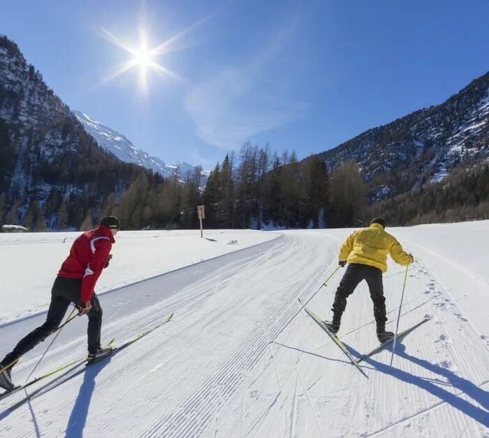 Cross country skiing перевод. Лыжники. cross country skiing. langlaufen. skiing holiday.