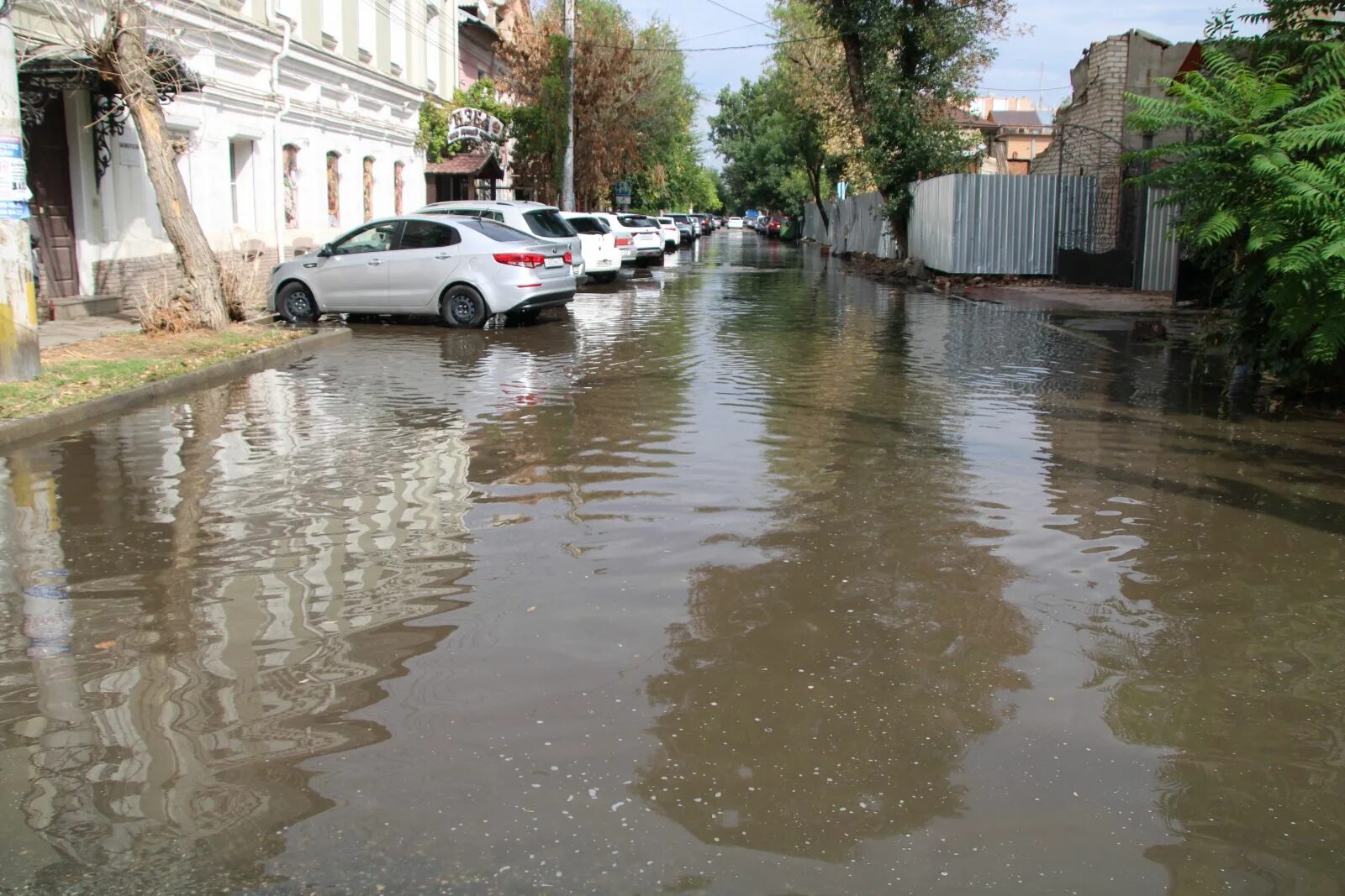 Сильный дождь сегодня. Ливень в Астрахани. Сильный ливень. Сильный ливневый дождь в Астрахани. Вчера ливень.