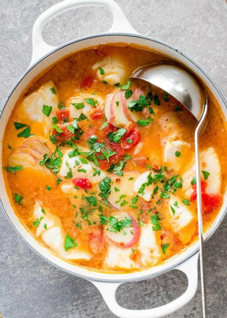 Готовим суп на обед. Для супа. рыбный суп. вкусные блюда на обед. суп с рыбой.