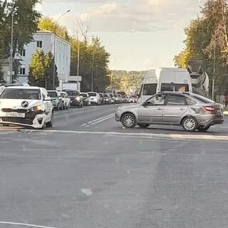 Встал на перекрестке