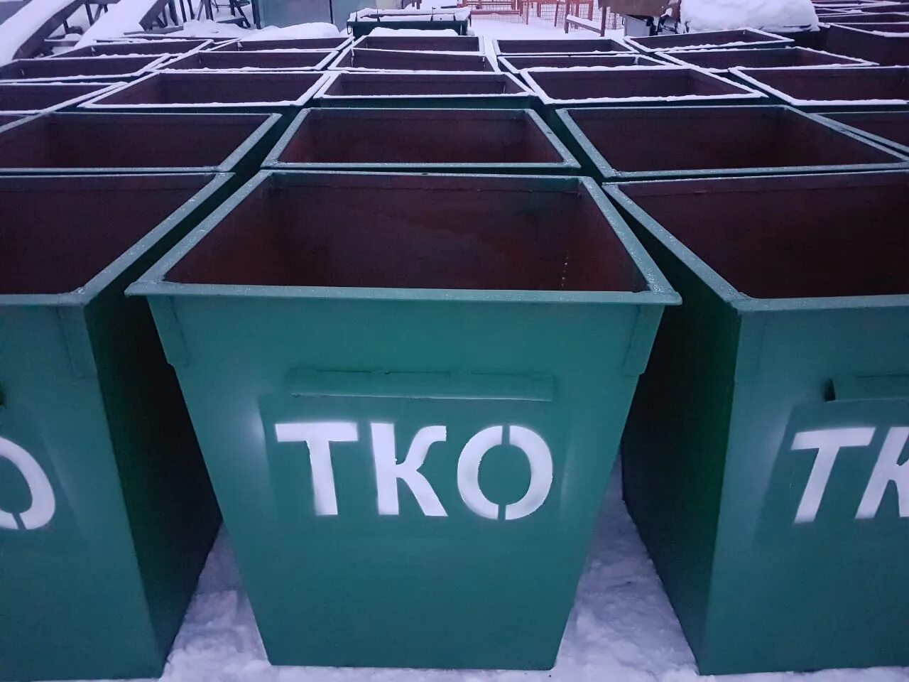 Триада тко 3.0 купить. ТБО И ТКО на мусорные контейнеры. Контейнер для ТКО 1.1. Таблички ТКО И ТБО. Контейнеры 7,6 для ТКО.