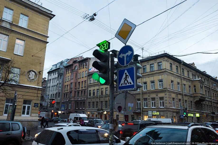 Светофор санкт петербург. Светофоры в Санкт-Петербурге. Светофоры в Питере. Новые светофоры Санкт-Петербург. Светофор Питера в центре.