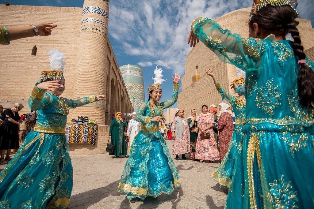 Наследие узбекистана. Регистан самарканд. Самарканд бухара ургенч архитектура. Регистан самарканд. Туризм в узбекистане ташкент.