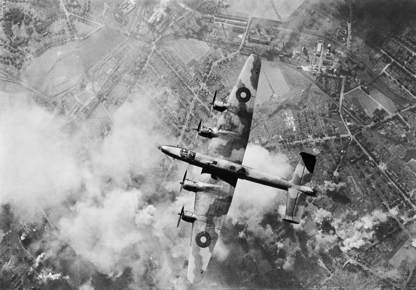 Немецкие самолеты бомбят. Бомбардировка 1941. Бомбежка киева 1941. Немецкие самолеты бомбят. Junkers ju 87 сталинград.