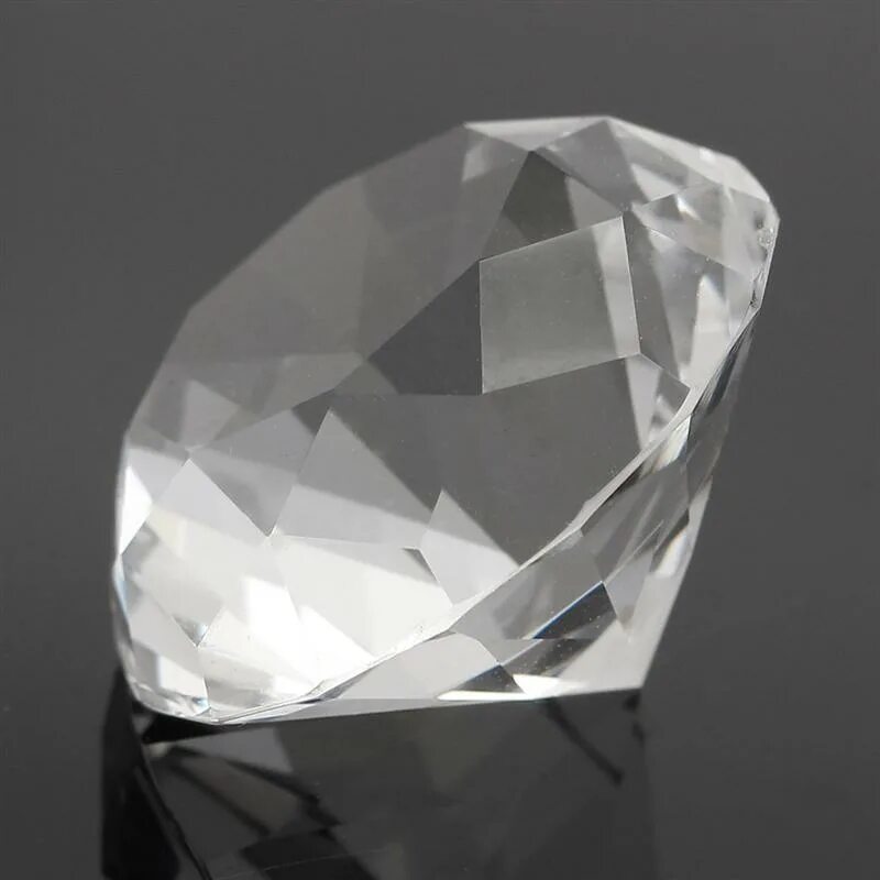 алмаз прозрачный бесцветный. бриллиант джейкоб. алмаз прозрачный бесцветный. бриллиант прозрачный. бриллиант на белом фоне.