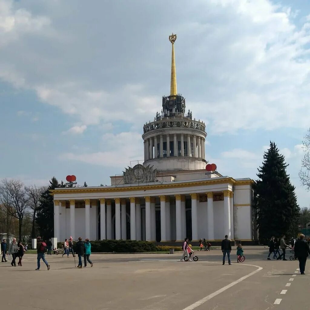 Часы работы выставки вднх в москве россия. ВДНХ В Москве. ВДНХ выставочный центр Москва. Здания ВДНХ В Москве.