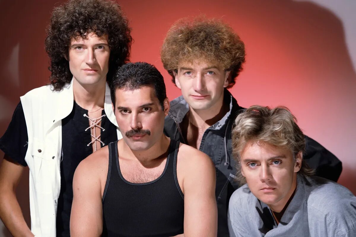 Группа queen 1975. Истории песен queen. Группа квин. Британская рок-группа queen. Queen 2022 группа.