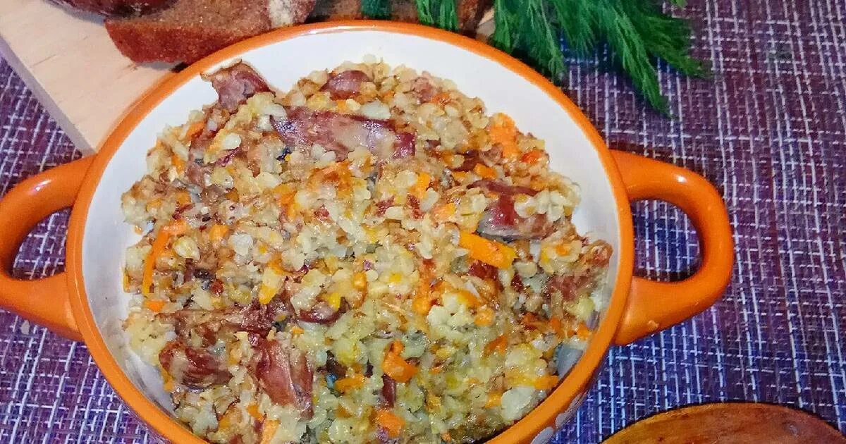 Гречка с куриными сердечками в мультиварке. Гречка по-купечески с говядиной. Сердечки с гречкой. Сердечки с гречкой. Гречневая каша с мясной подливкой.