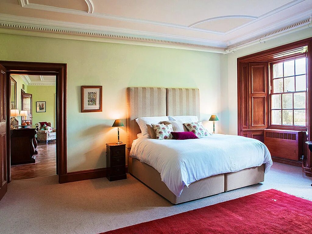 Квартира с большими окнами. Дизайн квартиры в современном стиле. Room offer. Мид сенчури в интерьере. 908 bel air road дом.