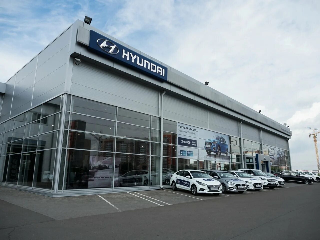 Сайты автосалонов красноярск. Hyundai центр Красноярск Караульная 33. Хендэ центр Красноярск. Автосалон Хендай Красноярск Северное шоссе. Караульная 47 Красноярск автосалон.