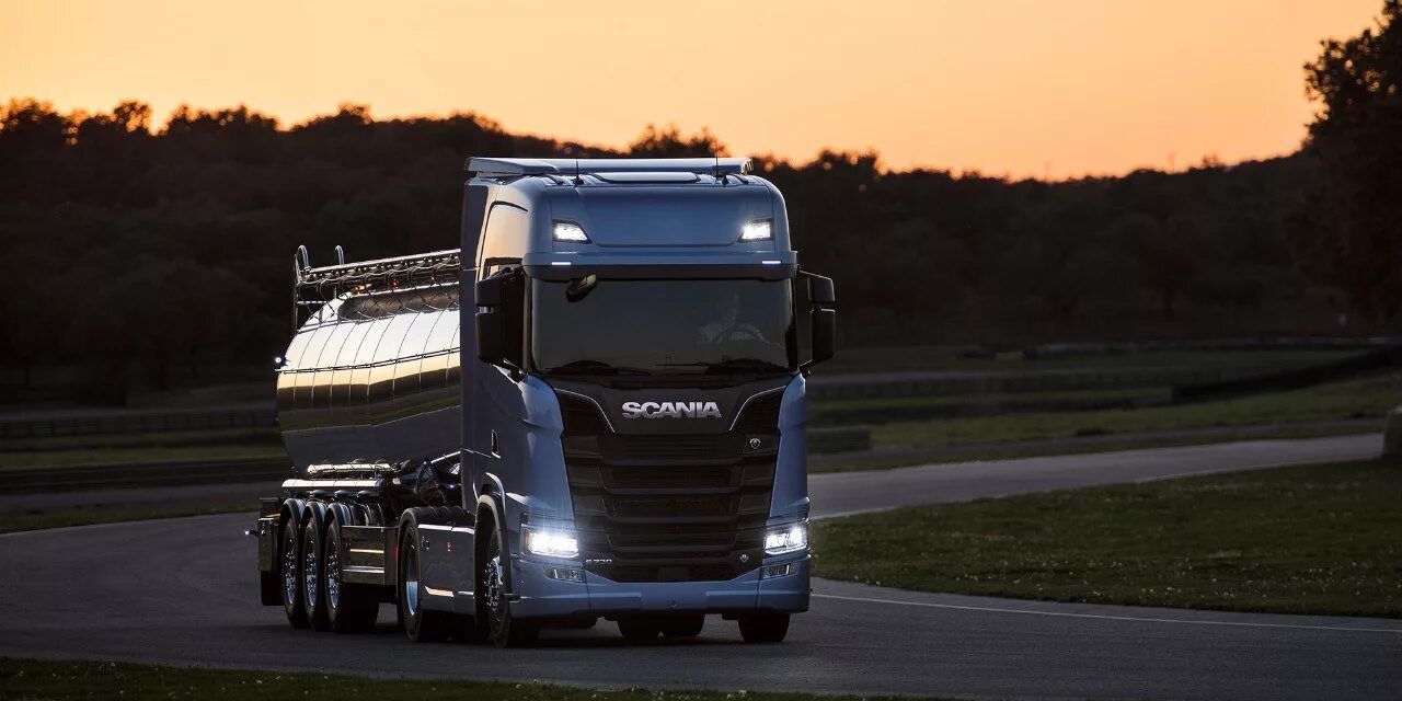 Легковушка в родстве со сканией. Дальнобой Scania s730. Скания 2023. Скания 2023 года. Scania r730 Streamline.